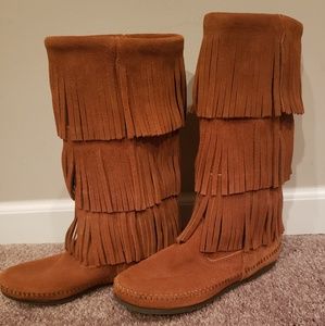 Minnetonka suede fringe boots